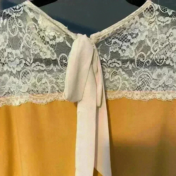 Faith & Joy women’s yellow and lace short sleeve top with‎ bow size S - Picture 7 of 8